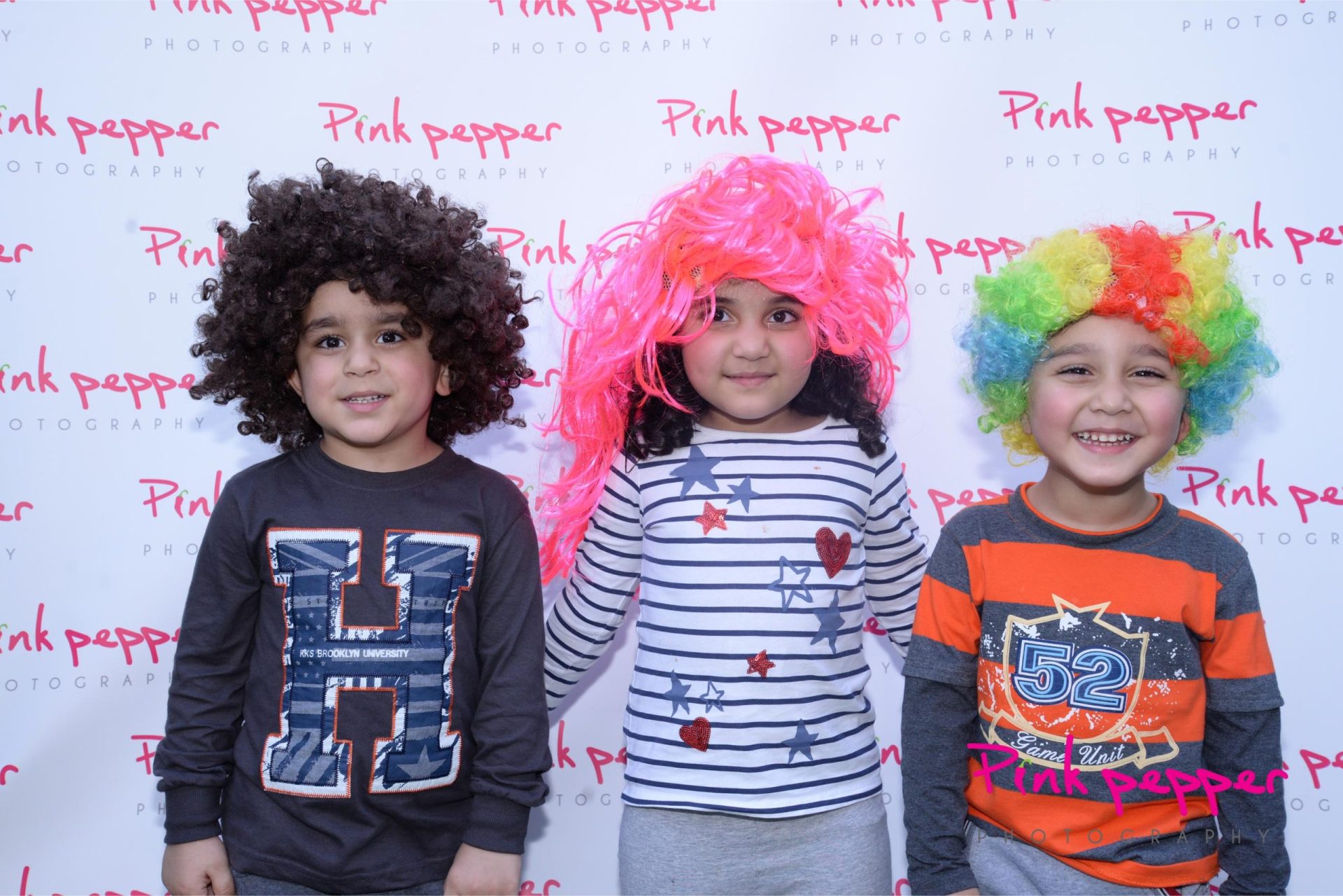 Kids with colored wigs at the best Day care with transport